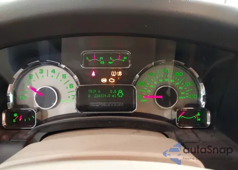 2010 Ford Expedition Eddie Bauer/King Ranch z USA, uszkodzony, nr VIN 1FMJU1J50AEA53855